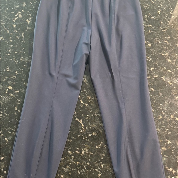 NWT: Theory Pintucked Slim Pant in Stretch Cotton. Size 4. Nocturne Navy. - Picture 11 of 11